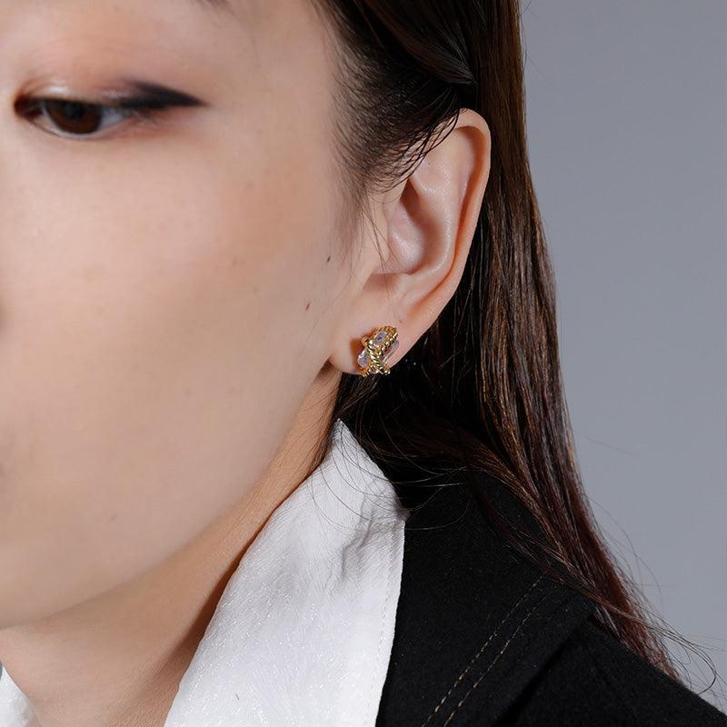 Binding Crystal Pendant Earrings (White) - Chi'pau