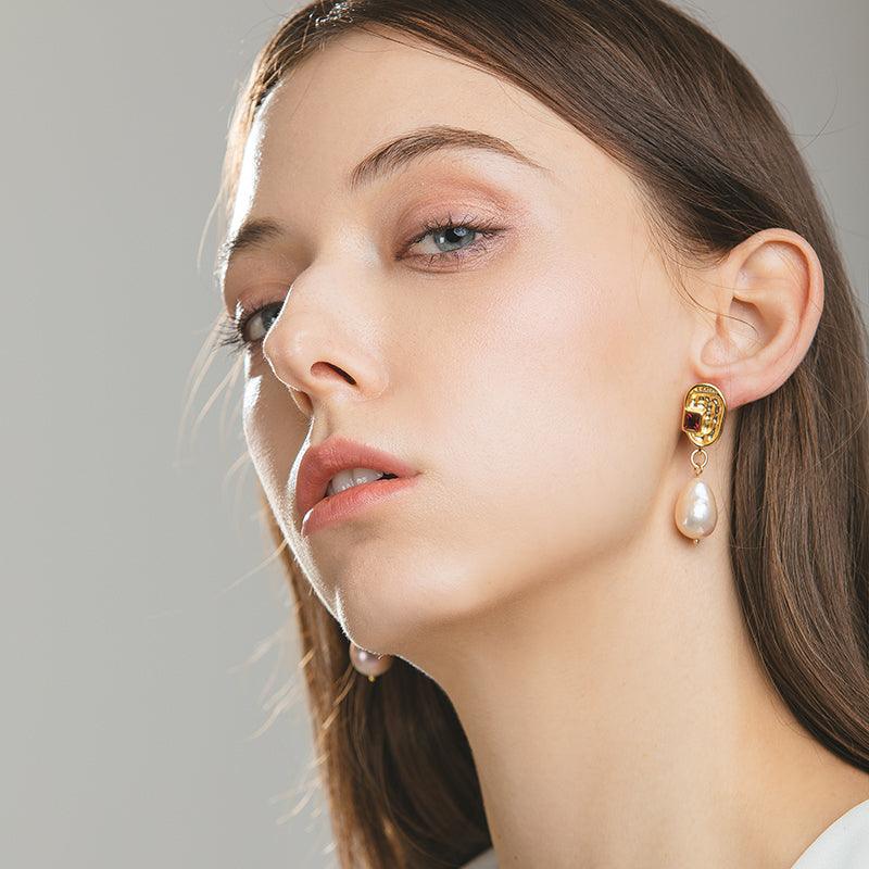 Baroque Pearl Stud Earrings - Chi'pau